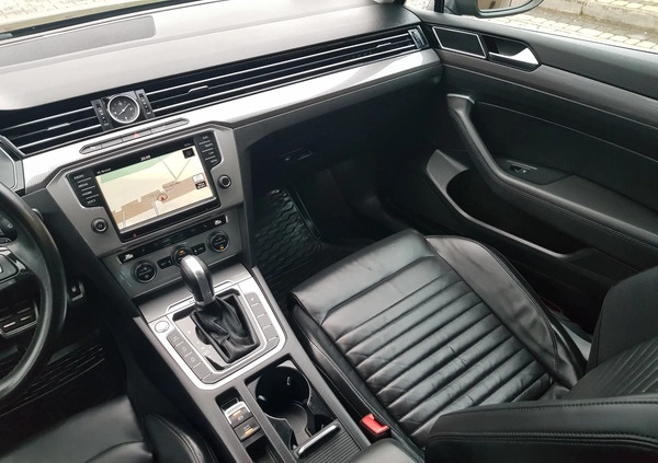 Volkswagen Passat cena 84000 przebieg: 165000, rok produkcji 2016 z Włodawa małe 781